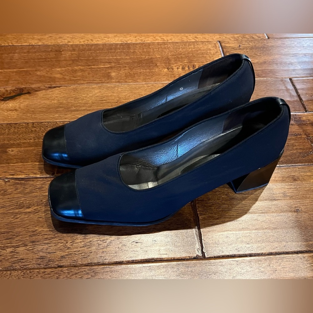 Navy Peter Kaiser size 10 square toe chunk heels in original box, EUC